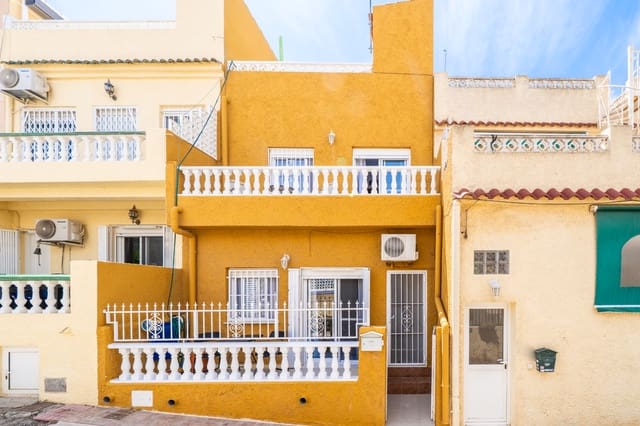 2 soveværelse Rækkehus til salg i La Marina, Elche / Elx med swimmingpool - € 120.000 (Ref: 8987031)