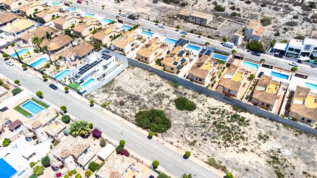 Rakentamaton maa myytävänä paikassa La Marina, Elche / Elx - 159 000 € (Ref: 9013456)