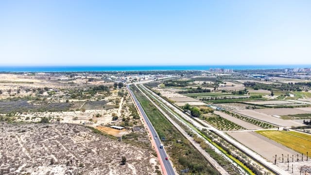 Rakentamaton maa myytävänä paikassa La Marina, Elche / Elx - 159 000 € (Ref: 9013456)