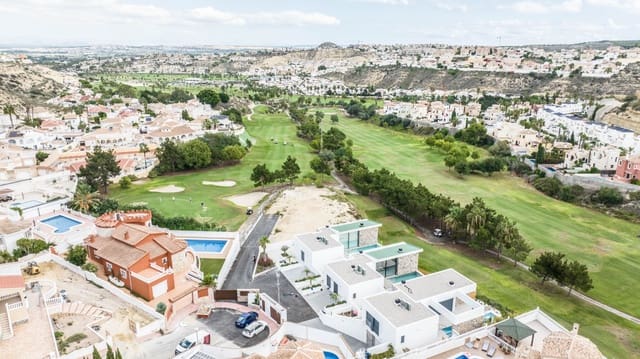 Grunde uden byggetilladelser til salg i Ciudad Quesada, Rojales - € 390.000 (Ref: 9015920)