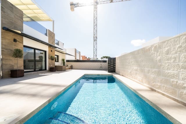 Chalet de 3 habitaciones en San Fulgencio en venta con piscina - 395.000 € (Ref: 9066916)