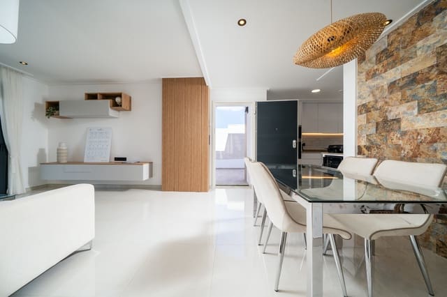 Chalet de 3 habitaciones en San Fulgencio en venta con piscina - 395.000 € (Ref: 9066916)