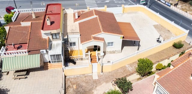 3 bedroom Villa for sale in La Marina, Elche / Elx with pool - € 299,000 (Ref: 9138602)
