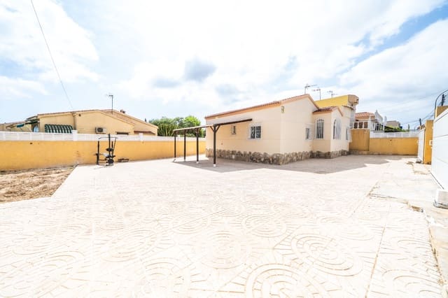 3 bedroom Villa for sale in La Marina, Elche / Elx with pool - € 299,000 (Ref: 9138602)