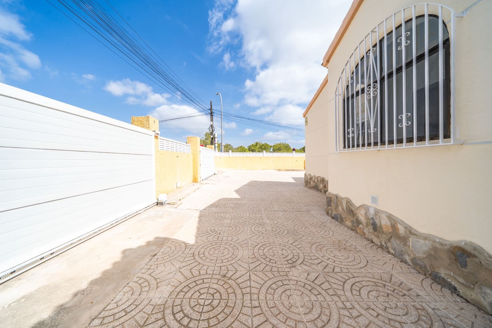 3 bedroom Villa for sale in La Marina with pool - € 299,000 (Ref: 9138602)