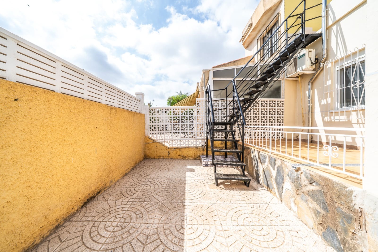 3 bedroom Villa for sale in La Marina with pool - € 299,000 (Ref: 9138602)