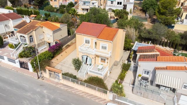 5 makuuhuone Huvila myytävänä paikassa La Marina, Elche / Elx mukana uima-altaan - 225 000 € (Ref: 9185828)