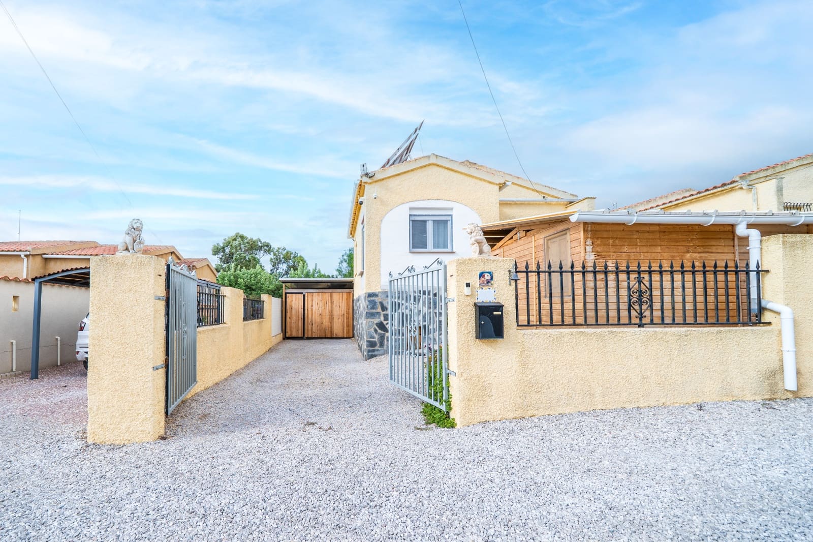 2 bedroom Villa for sale in La Marina with pool - € 184,000 (Ref: 9211092)