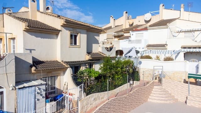 4 bedroom Townhouse for sale in La Marina, Elche / Elx with pool - € 179,000 (Ref: 9289508)