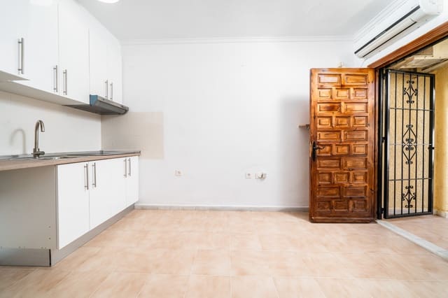 1 bedroom Townhouse for sale in La Marina, Elche / Elx with pool - € 87,500 (Ref: 9312046)