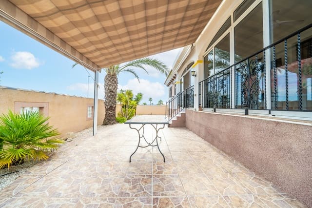 3 slaapkamer Villa te koop in La Marina, Elche / Elx met zwembad - € 420.000 (Ref: 9357768)