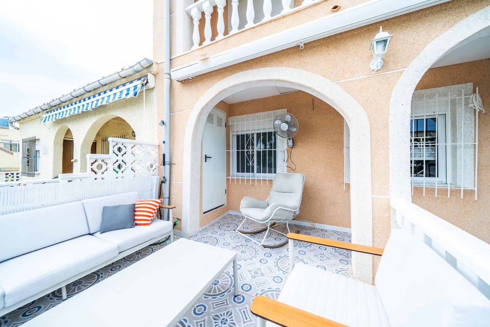 4 soveværelse Byhus til salg i La Marina med swimmingpool - € 165.000 (Ref: 9445434)