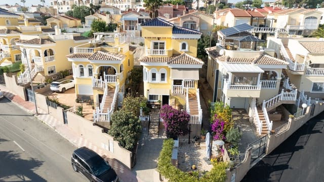 4 soveværelse Villa til salg i La Marina, Elche / Elx med swimmingpool - € 324.900 (Ref: 9451402)