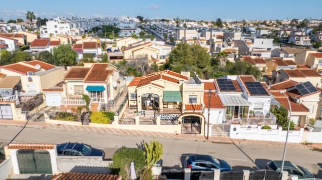 3 sovrum Villa till salu i La Marina, Elche / Elx med pool - 199 950 € (Ref: 9469996)