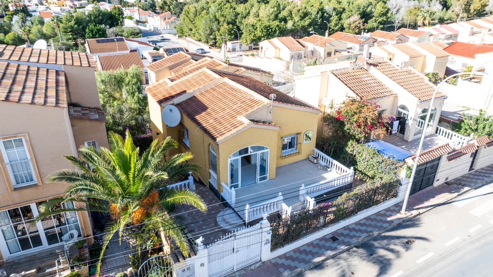 3 bedroom Villa for sale in La Marina with pool - € 184,000 (Ref: 9479402)