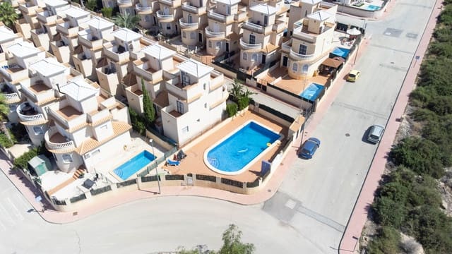 3 soveværelse Semi-Rækkehus til salg i La Marina, Elche / Elx med swimmingpool - € 219.000 (Ref: 9480661)