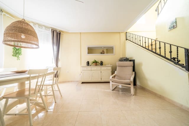 3 soveværelse Semi-Rækkehus til salg i La Marina, Elche / Elx med swimmingpool - € 219.000 (Ref: 9480661)