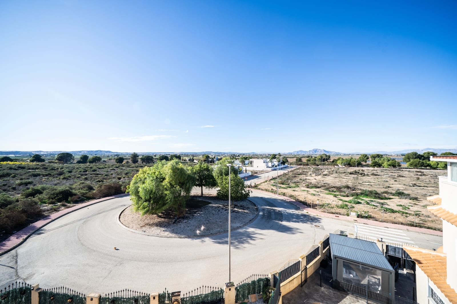 3 soveværelse Semi-Rækkehus til salg i La Marina med swimmingpool - € 219.000 (Ref: 9480661)