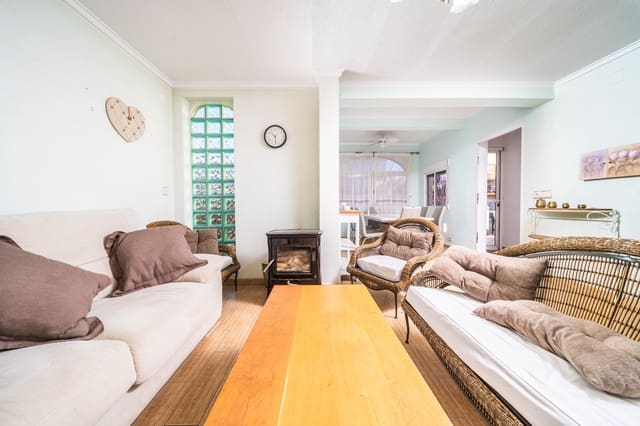 Chalet de 3 habitaciones en La Marina, Elche / Elx en venta con piscina - 265.000 € (Ref: 9495562)