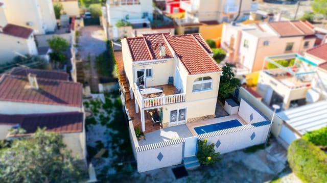 Chalet de 3 habitaciones en La Marina, Elche / Elx en venta con piscina - 265.000 € (Ref: 9495562)