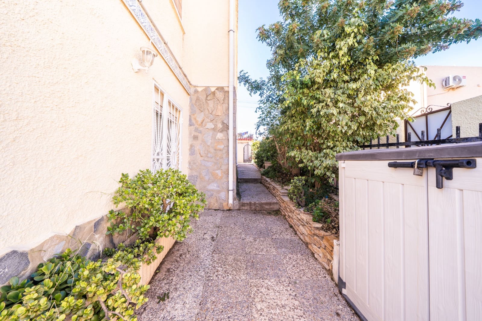 3 bedroom Villa for sale in La Marina with pool - € 265,000 (Ref: 9495562)