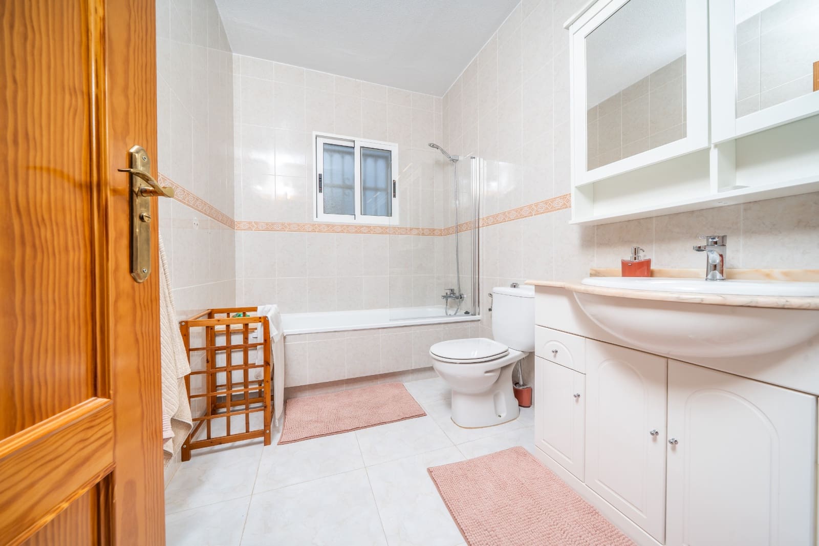 5 bedroom Villa for sale in La Marina with pool - € 350,000 (Ref: 9511181)