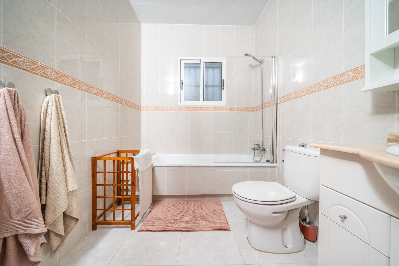 5 bedroom Villa for sale in La Marina with pool - € 350,000 (Ref: 9511181)