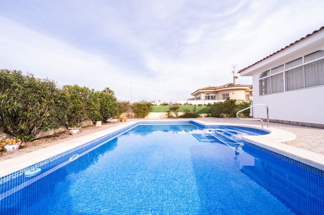 5 bedroom Villa for sale in La Marina, Elche / Elx with pool - € 350,000 (Ref: 9511181)