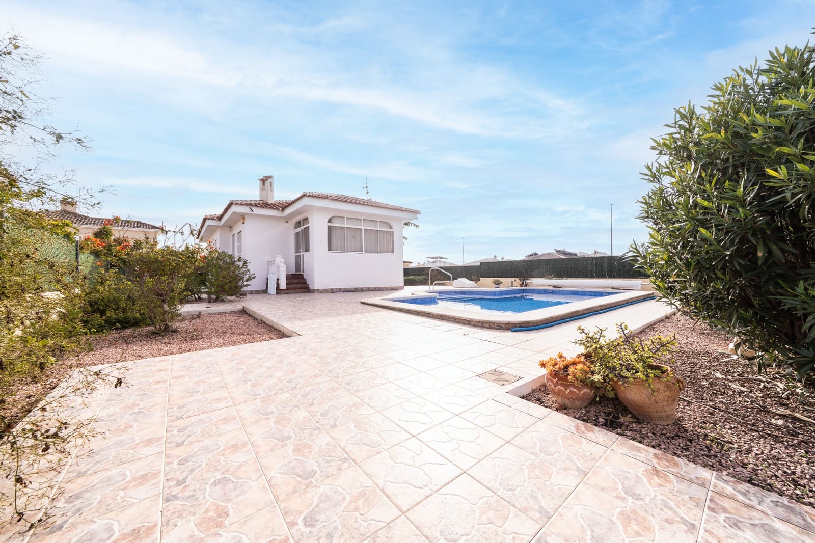 5 bedroom Villa for sale in La Marina with pool - € 350,000 (Ref: 9511181)