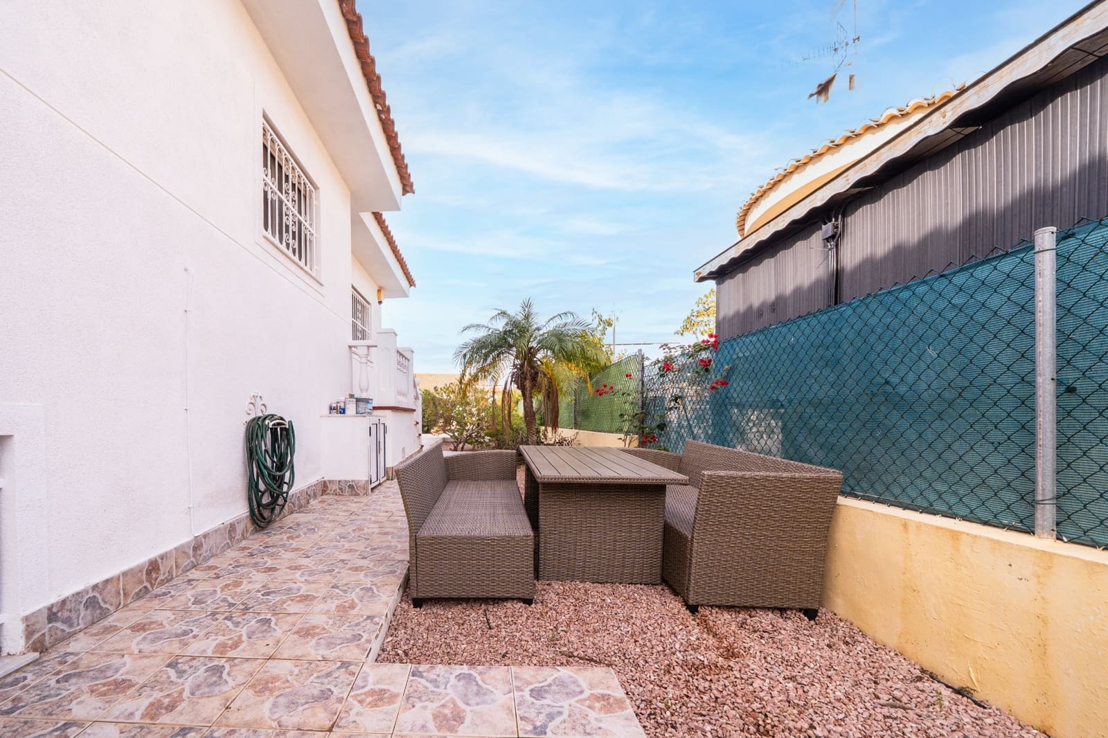 5 bedroom Villa for sale in La Marina with pool - € 350,000 (Ref: 9511181)