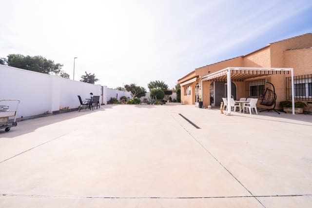 3 bedroom Villa for sale in La Marina, Elche / Elx with pool - € 399,950 (Ref: 9522869)