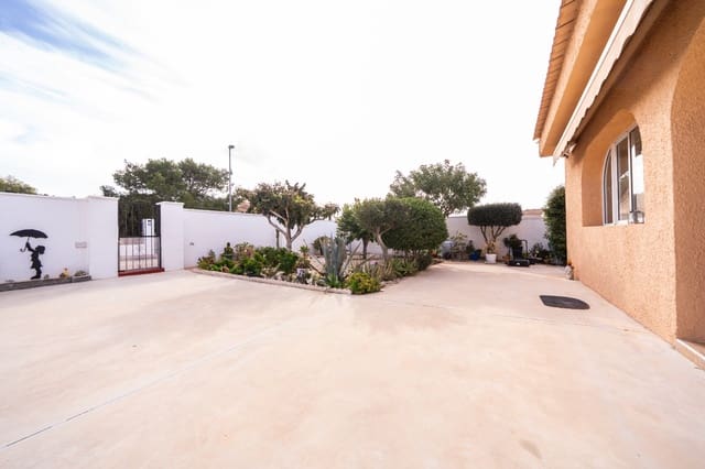 3 bedroom Villa for sale in La Marina, Elche / Elx with pool - € 399,950 (Ref: 9522869)