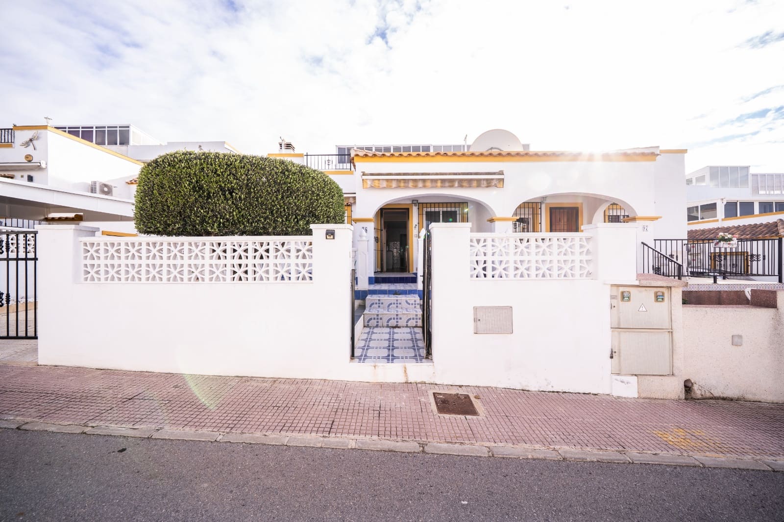 2 bedroom Semi-detached Villa for sale in La Marina with pool - € 179,000 (Ref: 9523367)