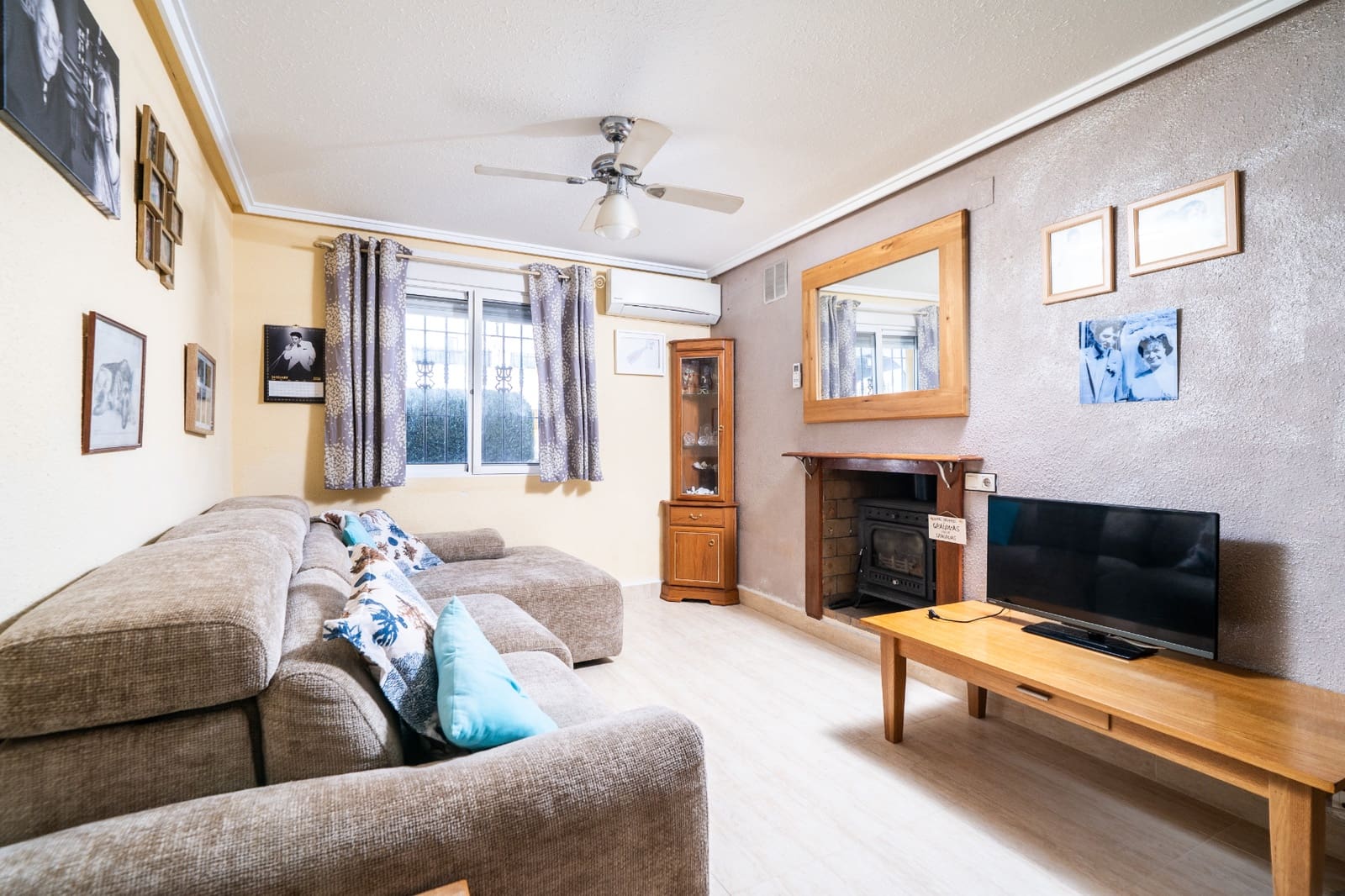 2 bedroom Semi-detached Villa for sale in La Marina with pool - € 179,000 (Ref: 9523367)