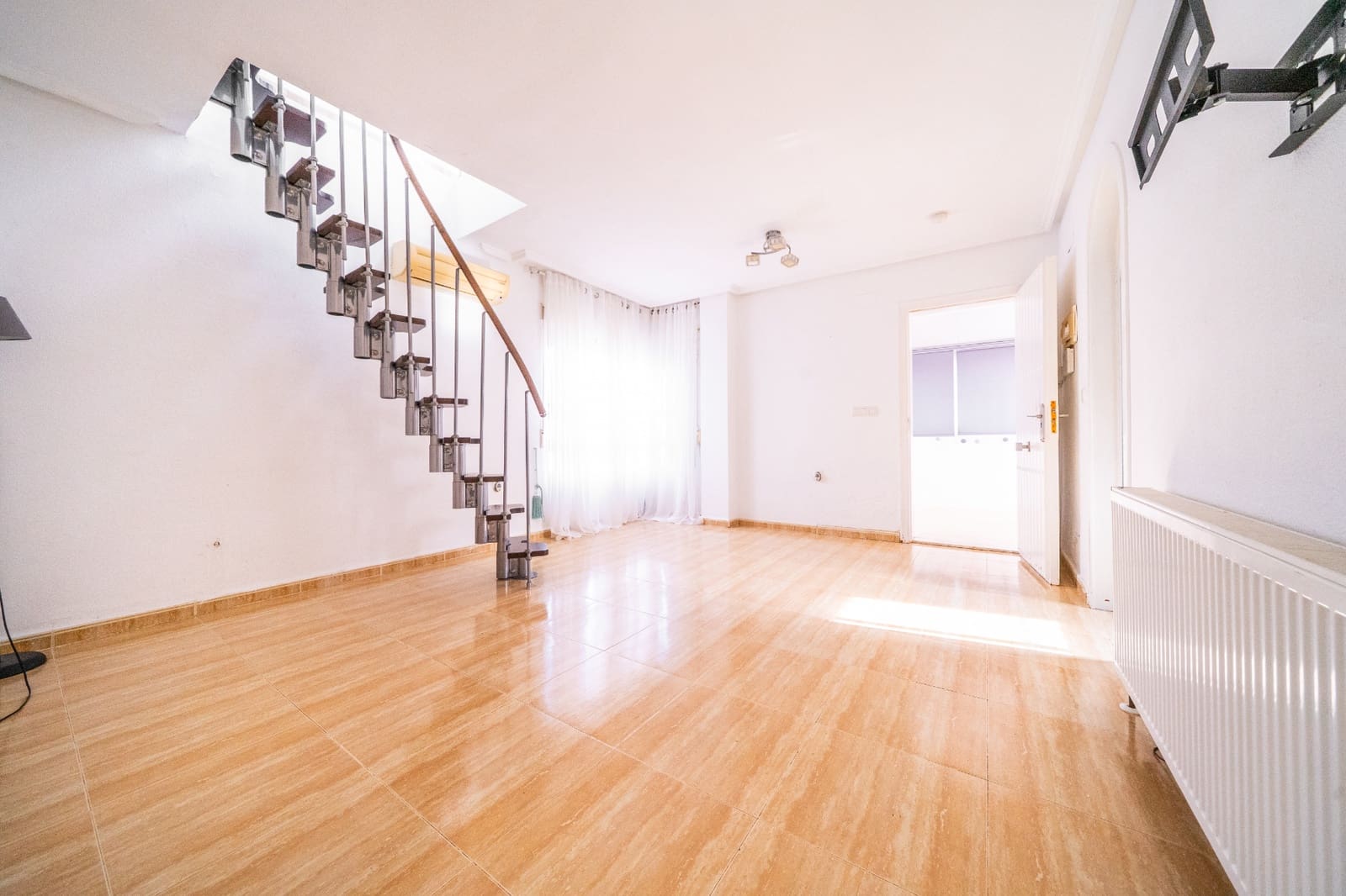 3 makuuhuone Huvila myytävänä paikassa La Marina mukana uima-altaan - 199 950 € (Ref: 9559493)