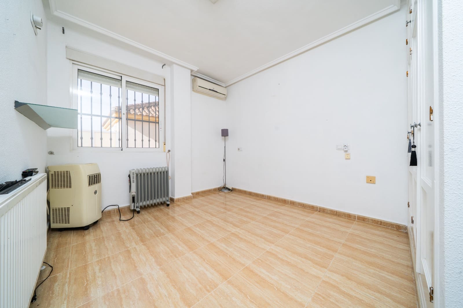 3 makuuhuone Huvila myytävänä paikassa La Marina mukana uima-altaan - 199 950 € (Ref: 9559493)