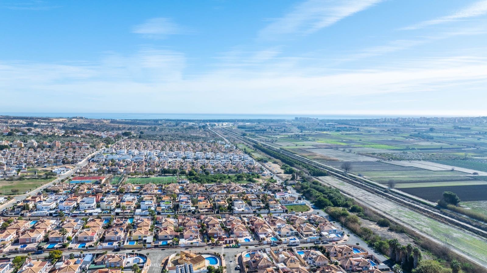 3 makuuhuone Huvila myytävänä paikassa La Marina mukana uima-altaan - 221 000 € (Ref: 9572240)