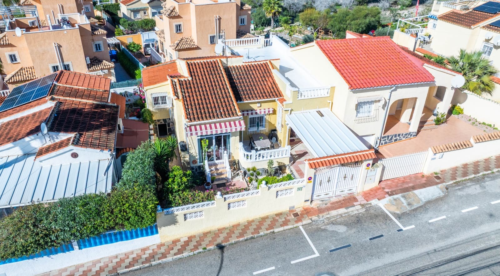 3 makuuhuone Huvila myytävänä paikassa La Marina mukana uima-altaan - 221 000 € (Ref: 9572240)