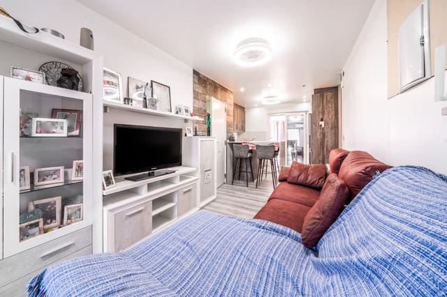 2 slaapkamer Villa te koop in La Marina, Elche / Elx met zwembad - € 160.000 (Ref: 9587978)