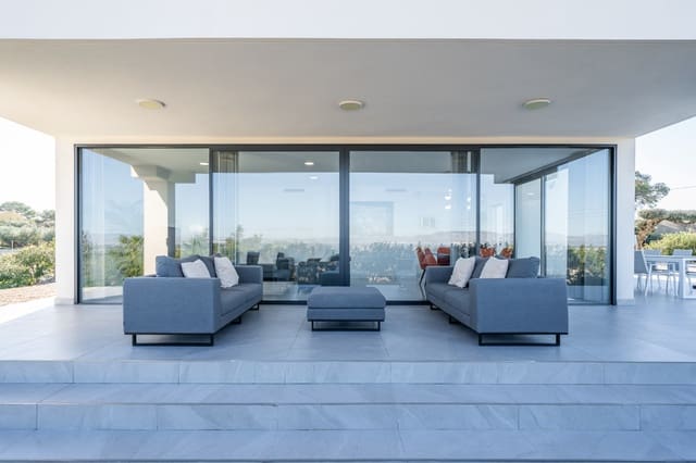 3 slaapkamer Villa te koop in La Marina, Elche / Elx met zwembad - € 725.000 (Ref: 9603467)