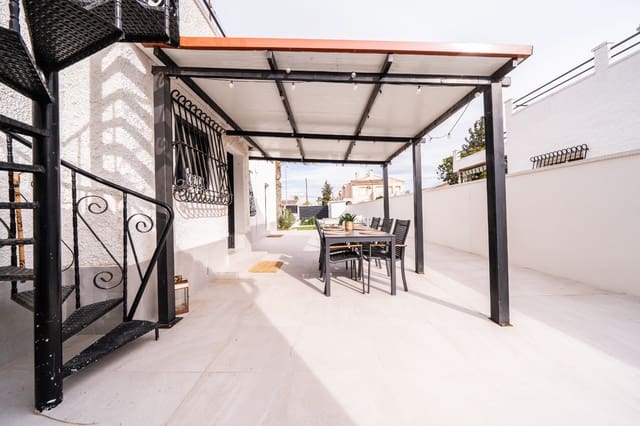 3 slaapkamer Villa te koop in La Marina, Elche / Elx met zwembad - € 499.950 (Ref: 9610208)