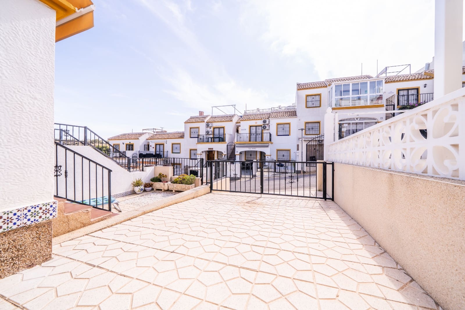 2 soverom Leilighet til salgs i La Marina med svømmebasseng - € 119 000 (Ref: 9635106)