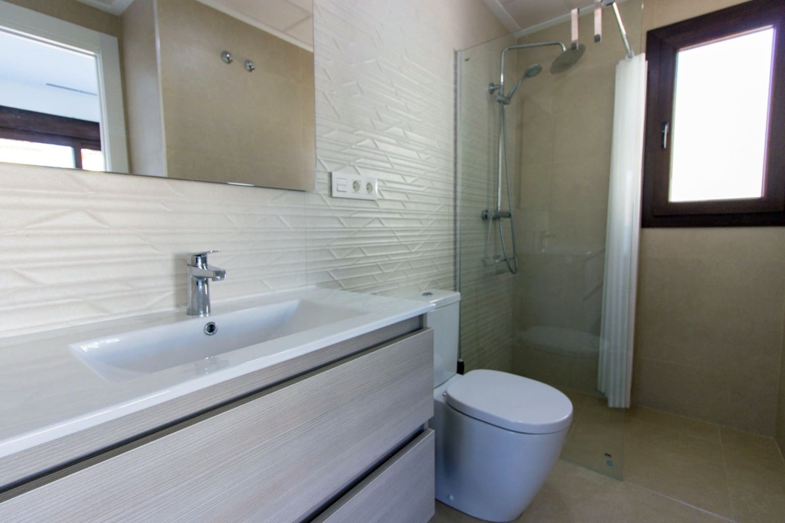 3 makuuhuone Huvila myytävänä paikassa La Marina mukana uima-altaan - 350 000 € (Ref: 9646222)