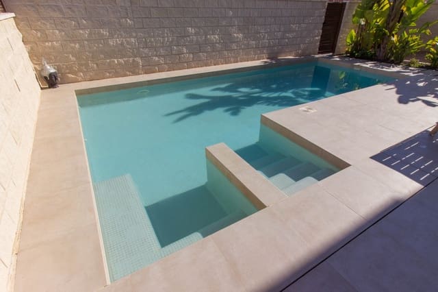 3 makuuhuone Huvila myytävänä paikassa La Marina, Elche / Elx mukana uima-altaan - 350 000 € (Ref: 9646222)