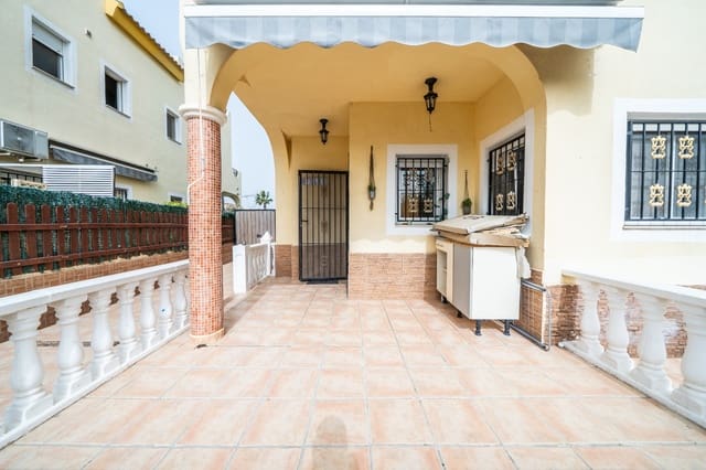 3 bedroom Terraced Villa for sale in La Marina, Elche / Elx with pool - € 195,000 (Ref: 9650657)
