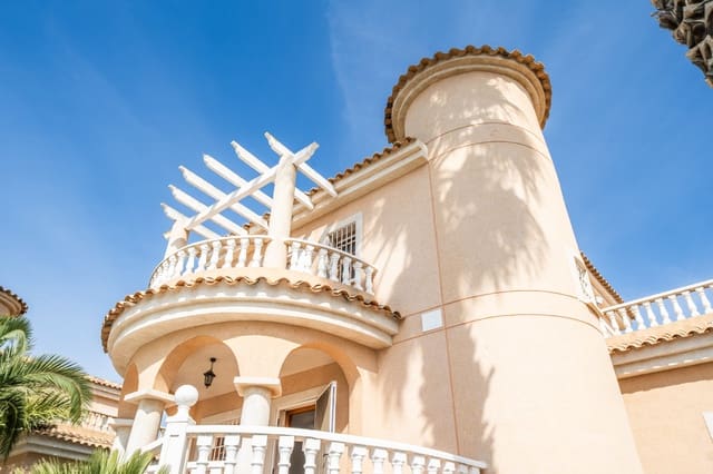 3 slaapkamer Villa te koop in La Marina, Elche / Elx met zwembad - € 310.000 (Ref: 9679216)