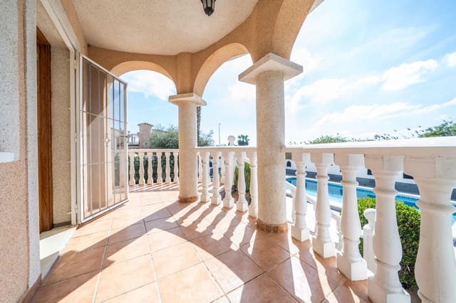 3 slaapkamer Villa te koop in La Marina, Elche / Elx met zwembad - € 310.000 (Ref: 9679216)