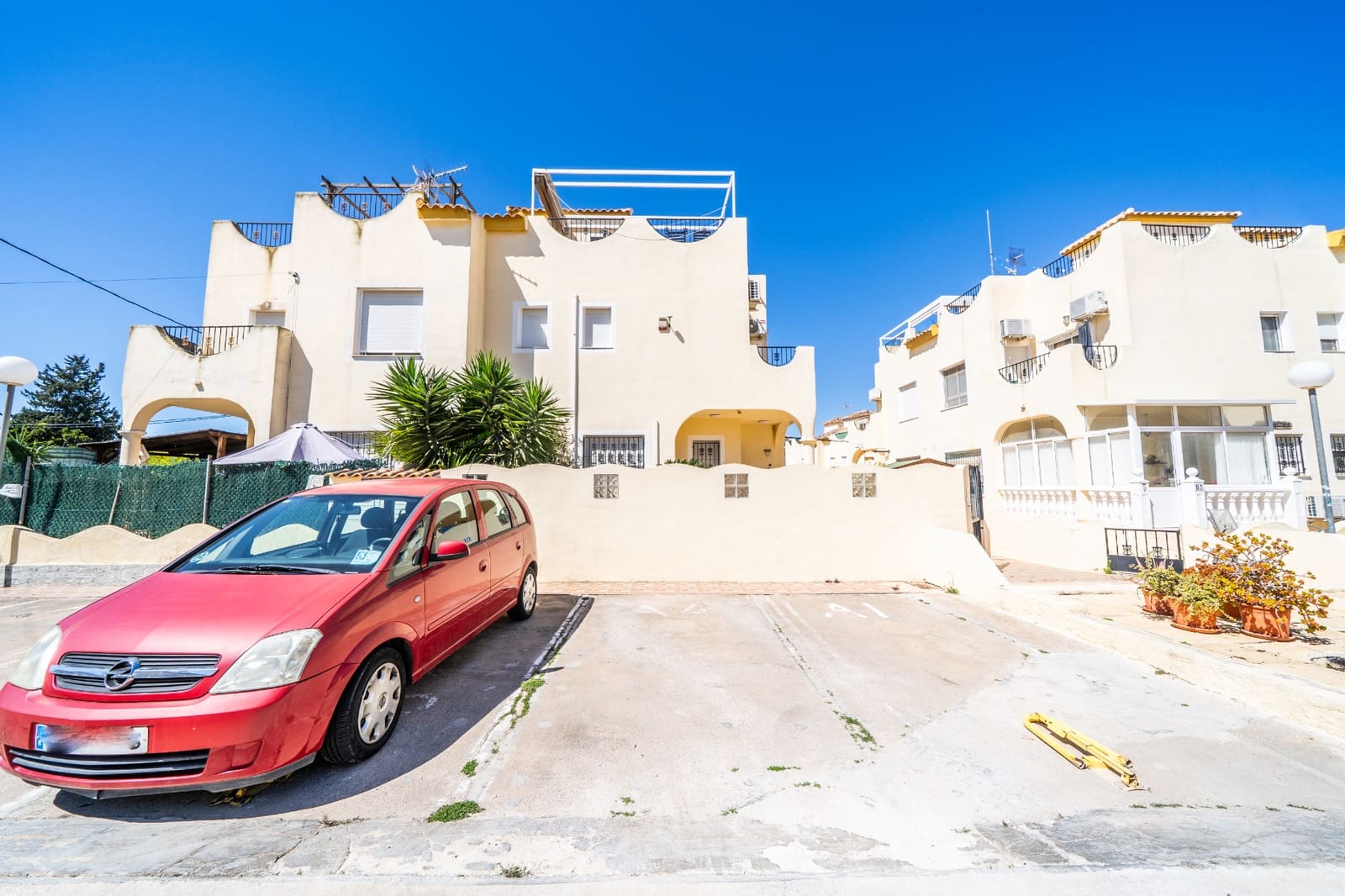 Adosado de 3 habitaciones en La Marina en venta con piscina - 199.950 € (Ref: 9733922)