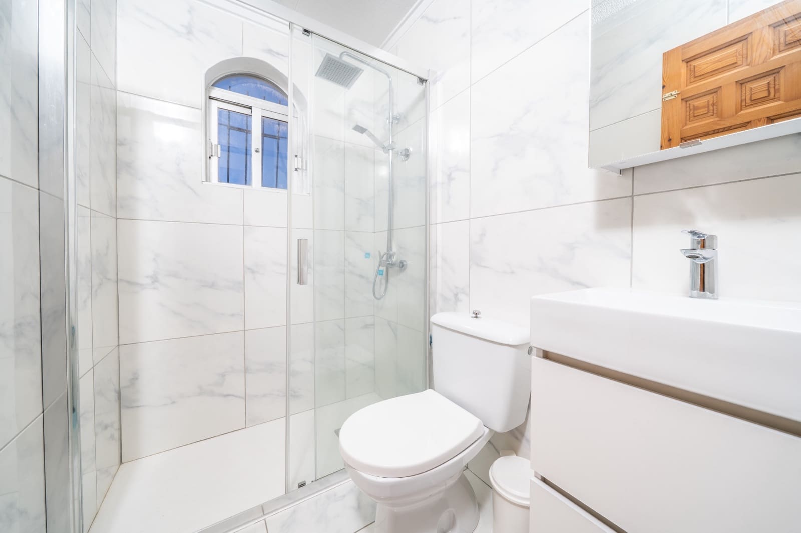 2 slaapkamer Rijtjeshuis te koop in La Marina met zwembad - € 129.500 (Ref: 9748226)