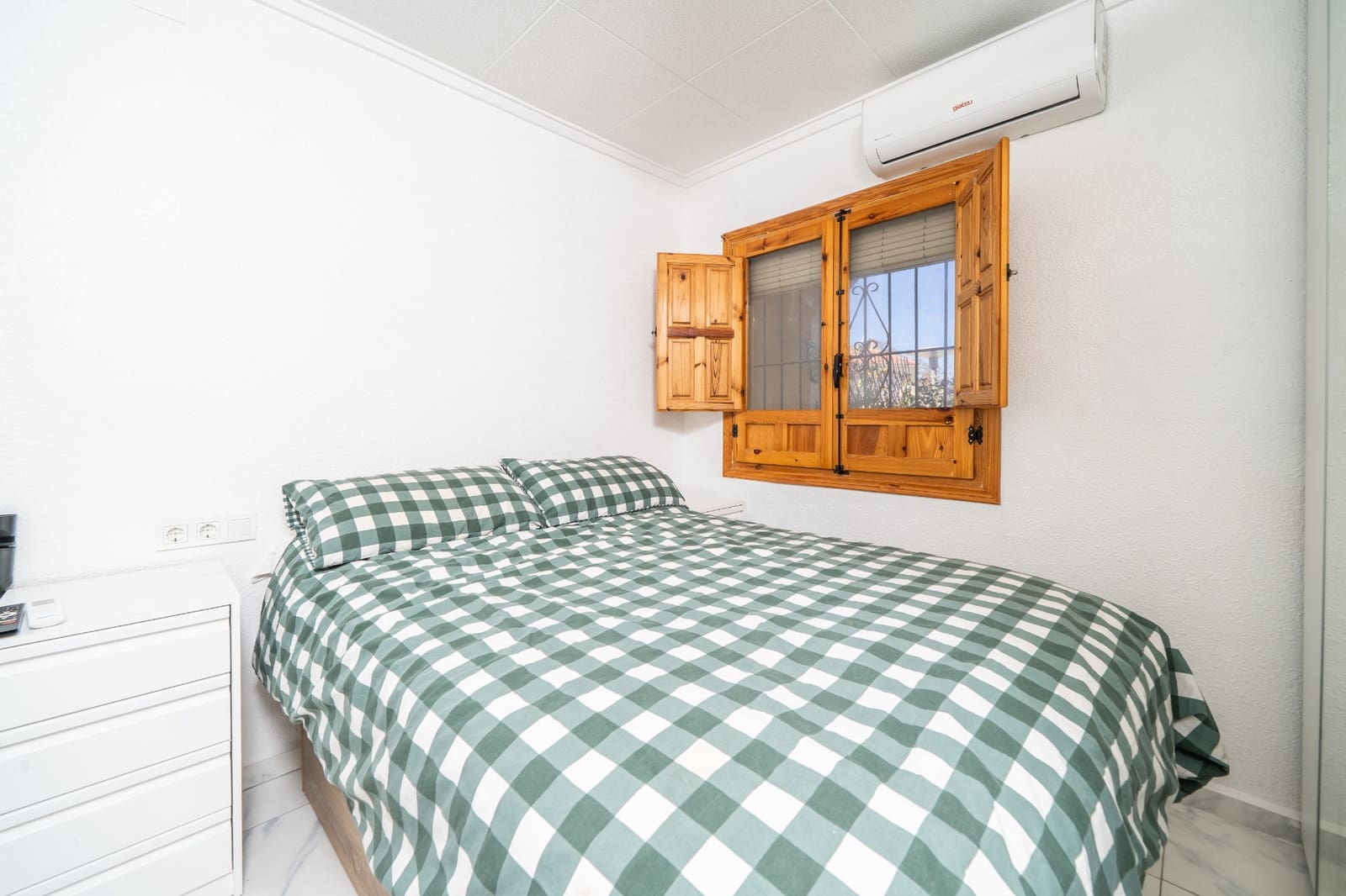 2 slaapkamer Rijtjeshuis te koop in La Marina met zwembad - € 129.500 (Ref: 9748226)